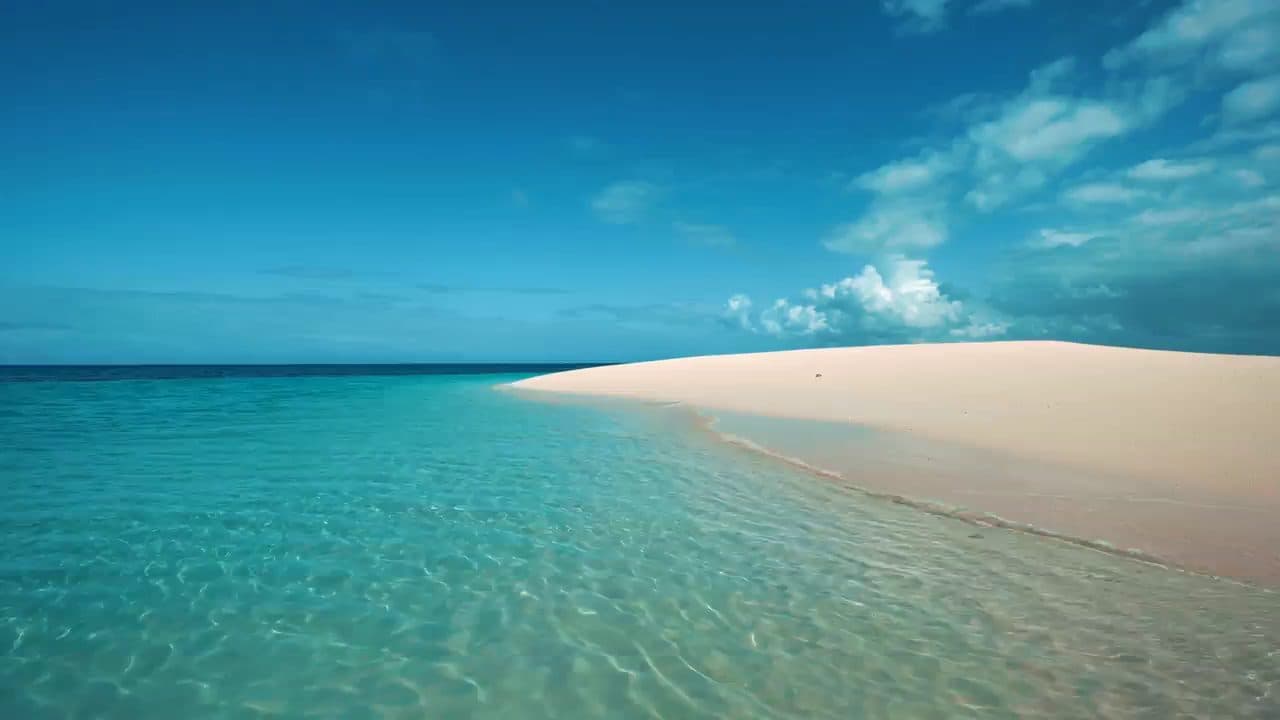 Turquoise water and a sandy beach in Egypt